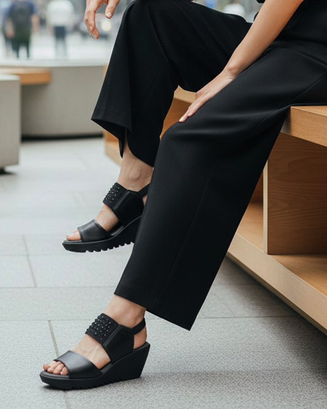 【881653】厚底サンダル