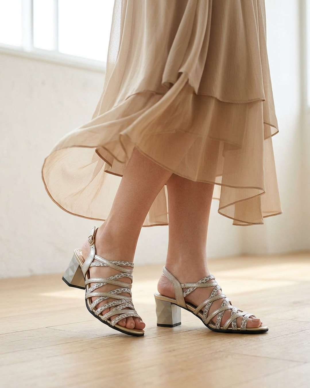 【881655】ストラップサンダル