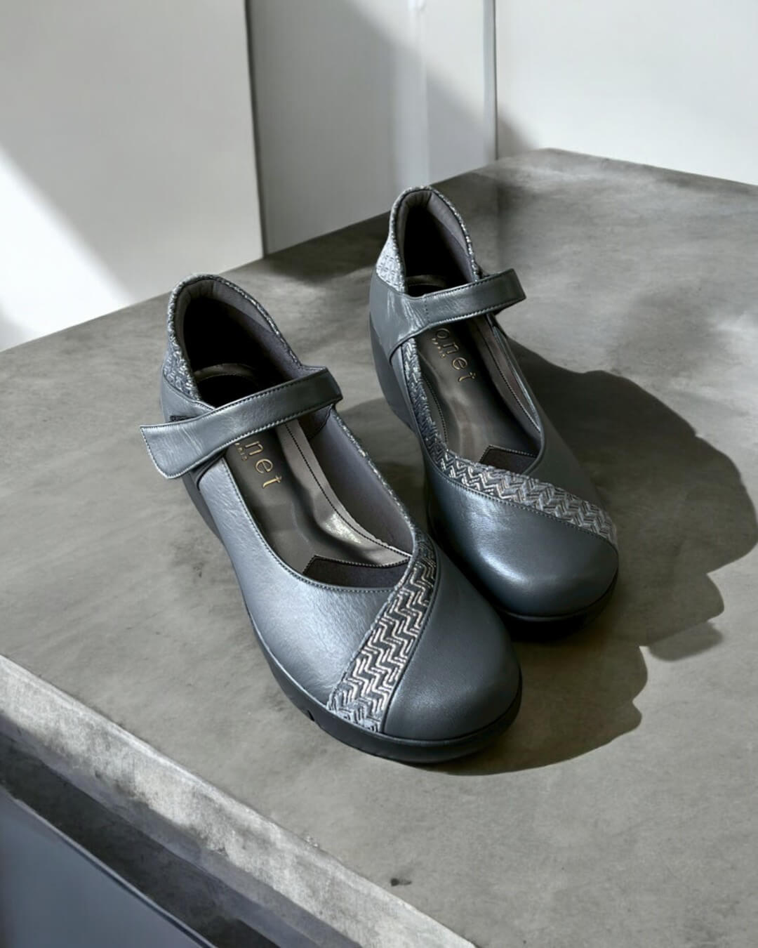 【883511】甲ベルトシューズ