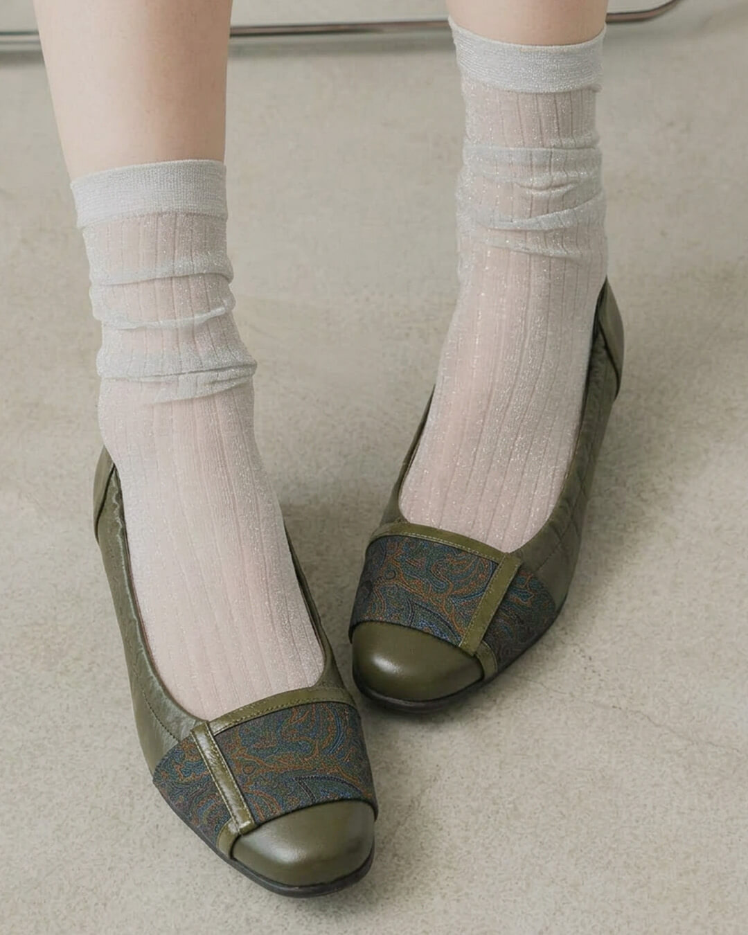 【883610】バックルパンプス